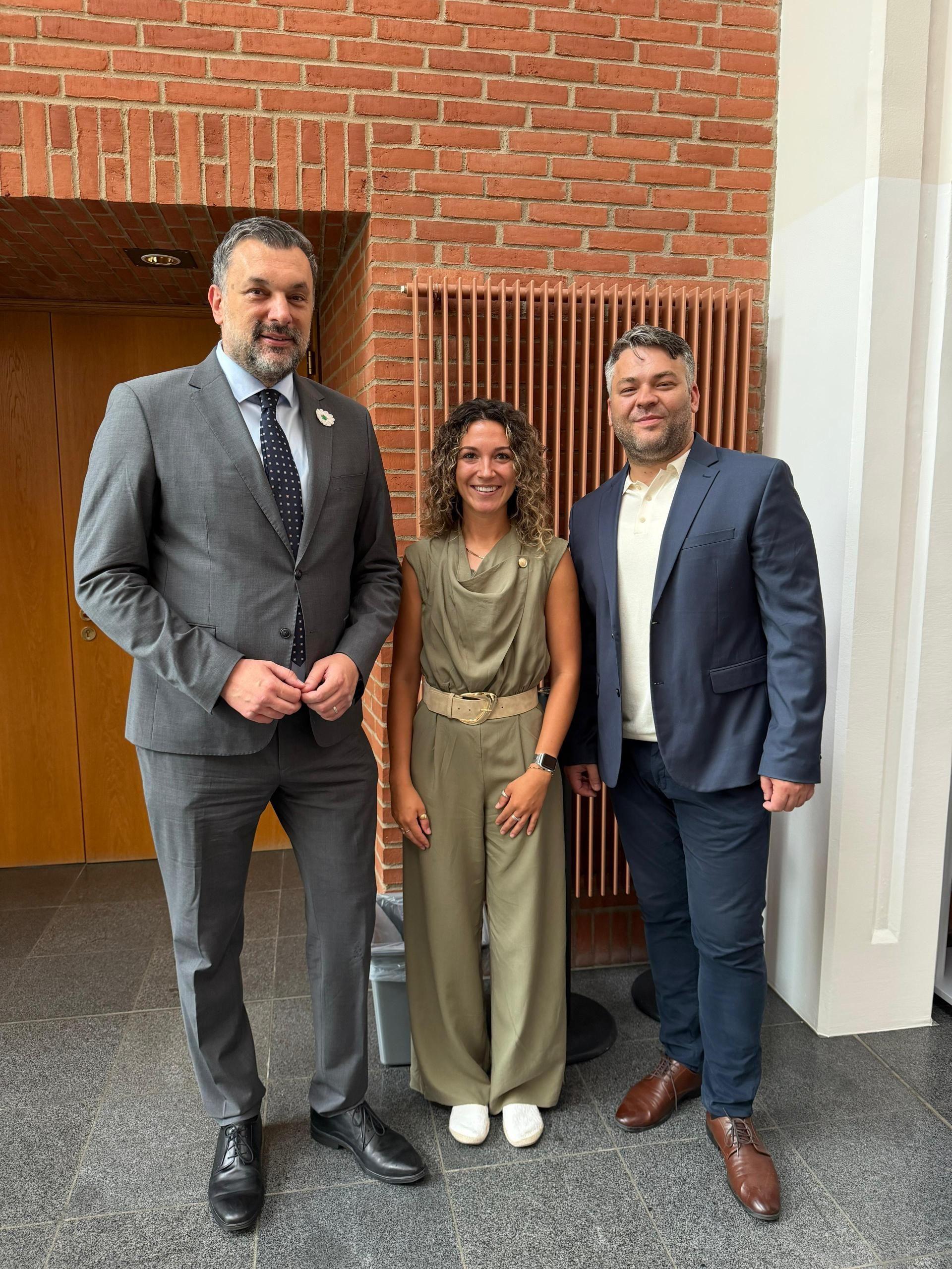 Minister of Foreign Affairs of Bosnia and Herzegovina Elmedin Konaković with ESILUX fellows Mia Džepina and Ensar Muharemović
